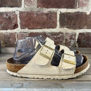 Birkenstock Sydney Shiny Snake Print Sandal in Cream Sz 38